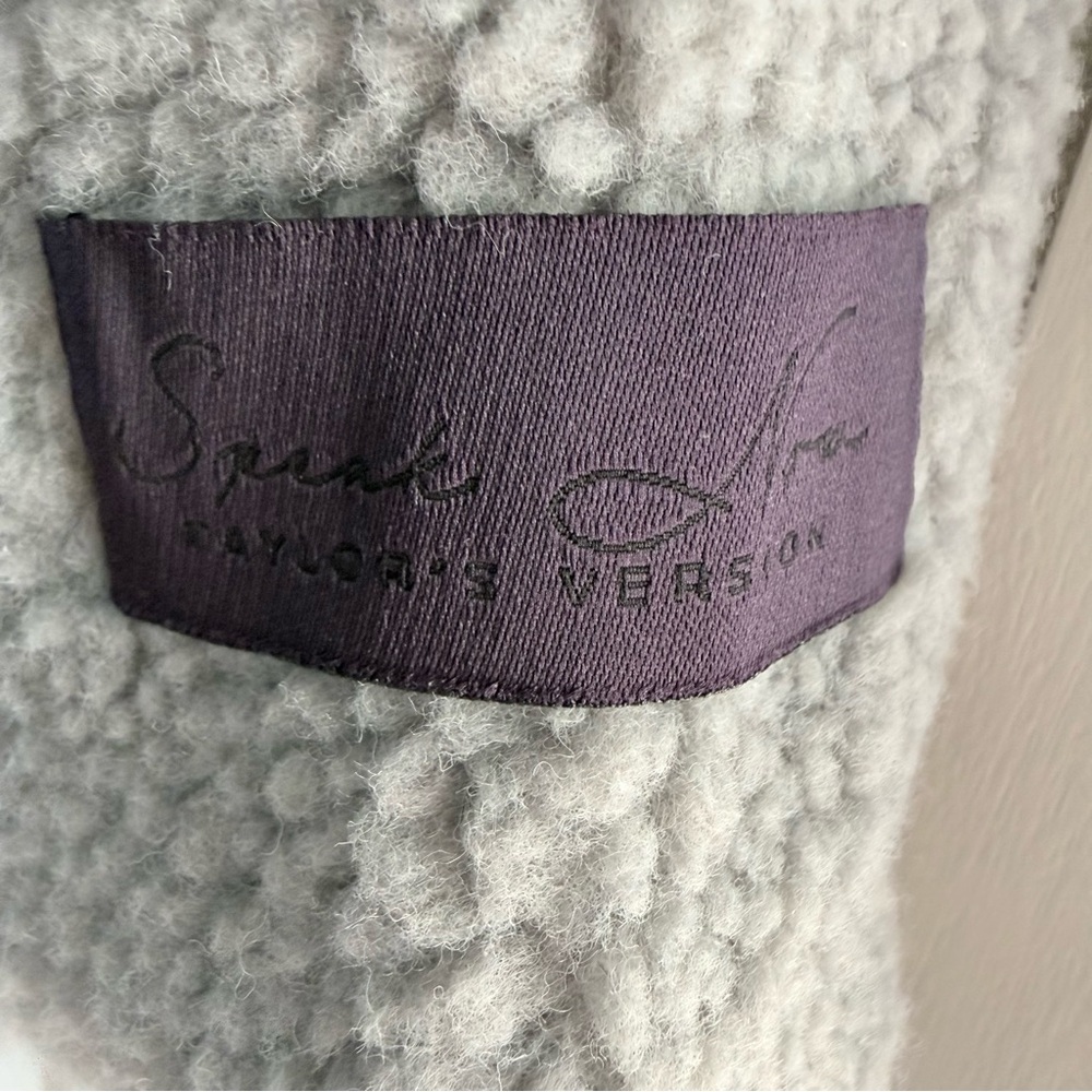 Taylor Swift Merch
SPEAK NOW (TAYLOR'SVERSION) KOI FISH ZIP UP HOODIE
Small
NWOT - Picture 13 of 16